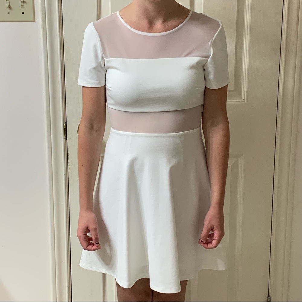 🌷3 for $25🌷Forever 21, US S, White Short Sleeve Sheer Midriff Fit & Flare Dress